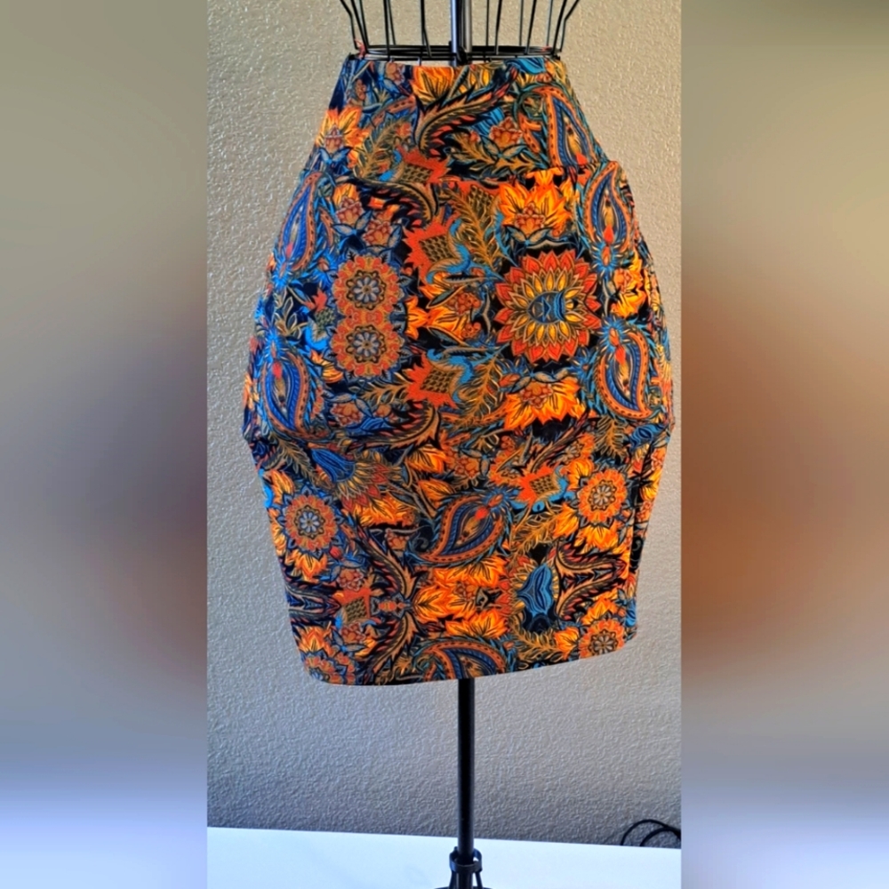 Lula Roe skirt size large